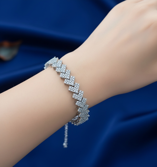 SINIMU – Zerina Zigzag Bracelet with Sparkling Accents